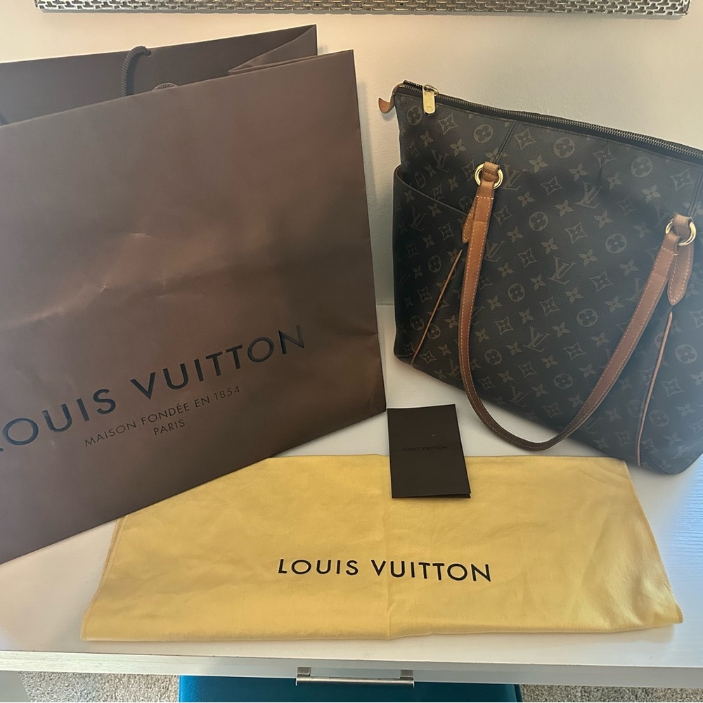Louis Vuitton Tote Bag Authentic